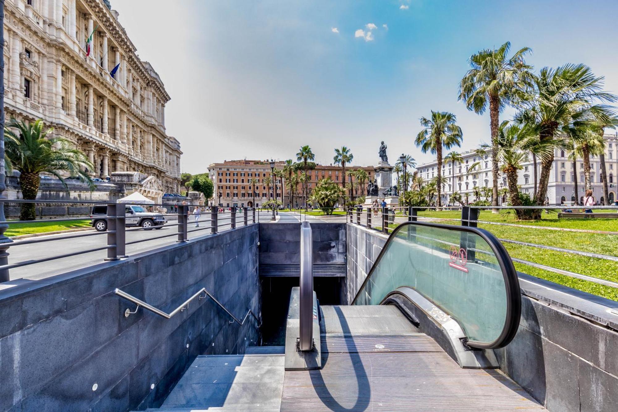Attico Nel Cuore Di Roma Con Box Privato Per Auto Exterior foto